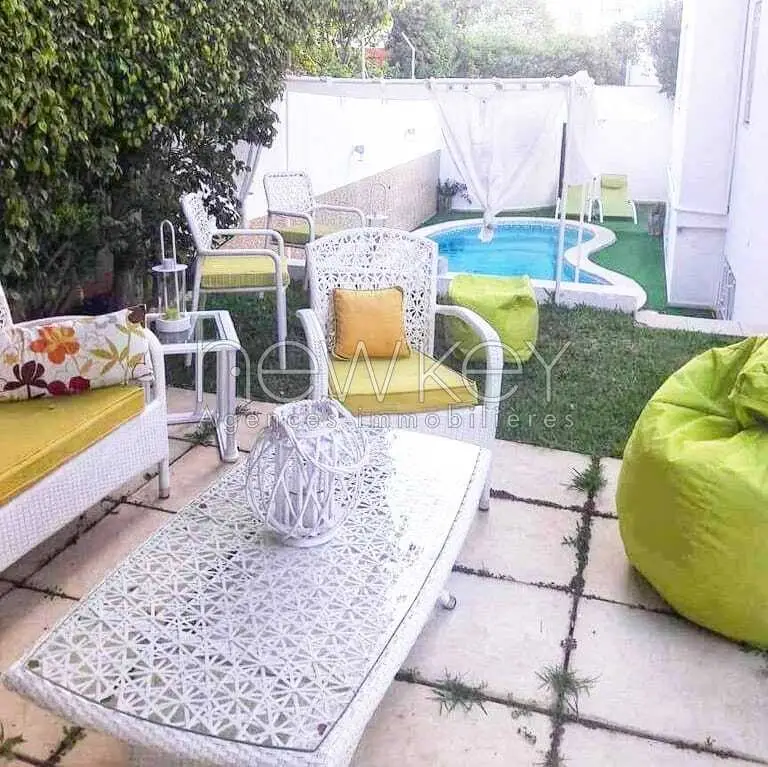 Une Villa S+5 avec piscine à vendre à Ain Zaghouan Nord