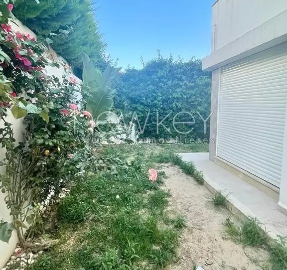 Villa jumelée avec jardin à louer à La Soukra