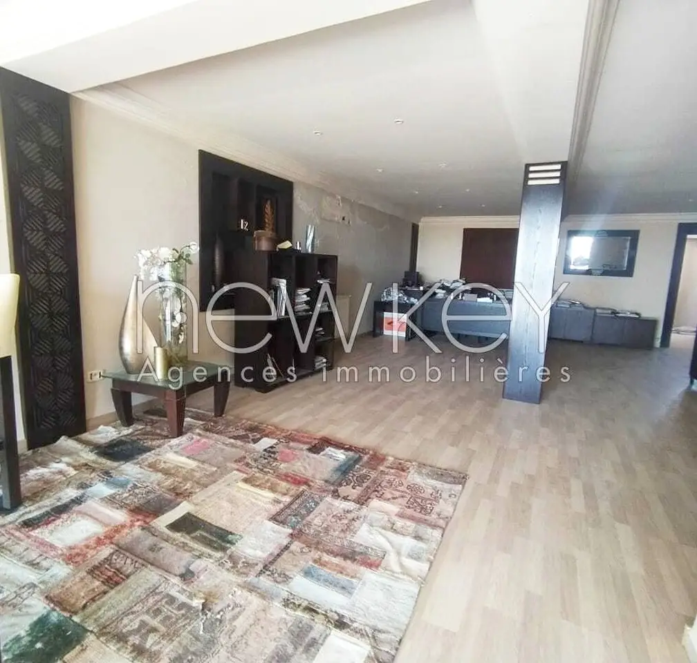 Un Dépôt de 2000 m² à vendre à La Soukra