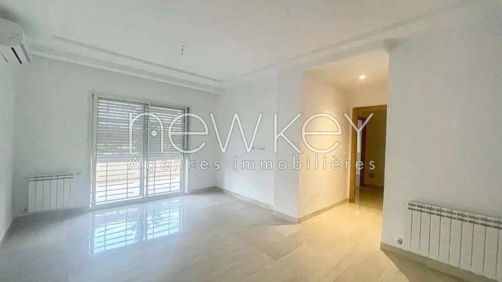 Appartement S+2 avec terrasse à La Soukra