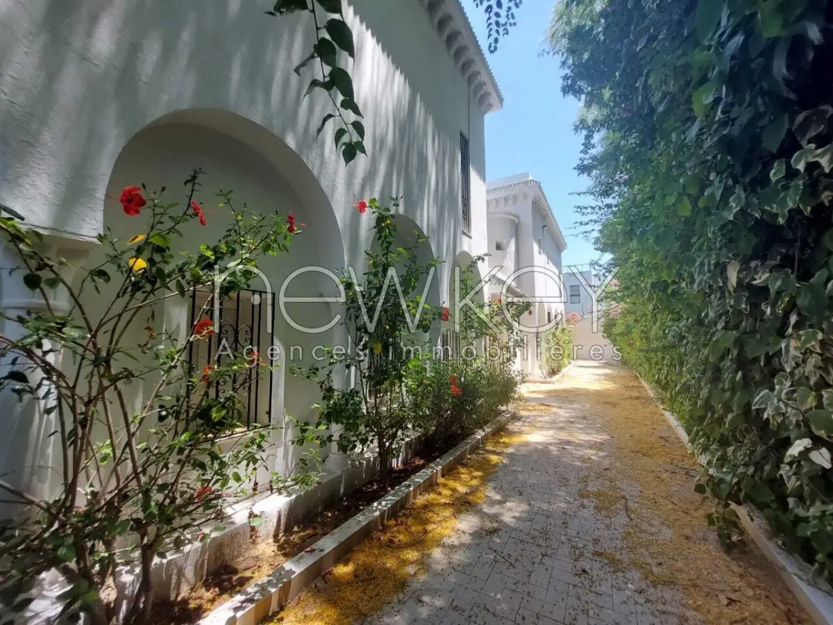 villa s+5 à Gammarth