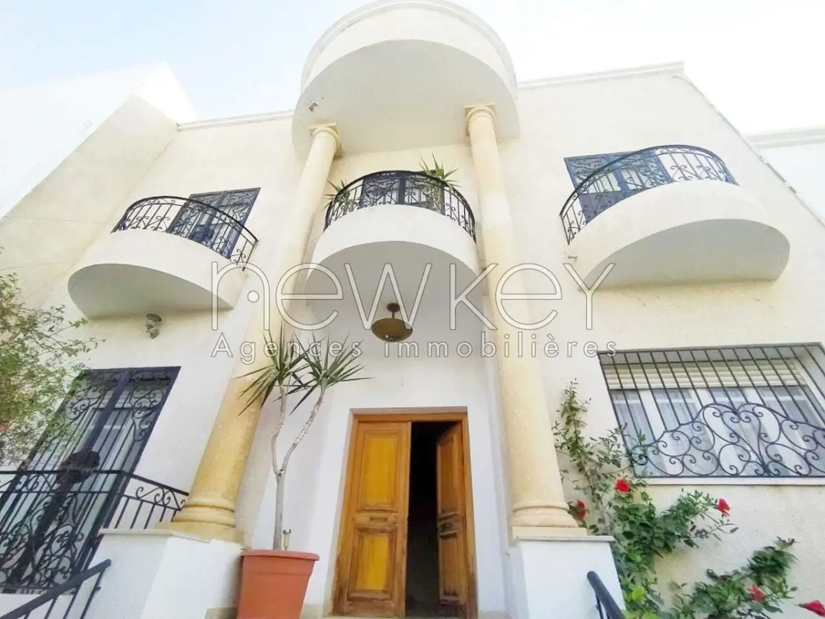 Une Villa jumelée à vendre à La Soukra