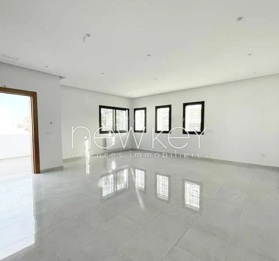 Etage de Villa S+2 à louer à Ain Zaghouan Nord