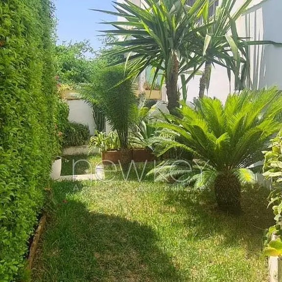 Triplex avec jardin à vendre aux Jardins d' El Menzah