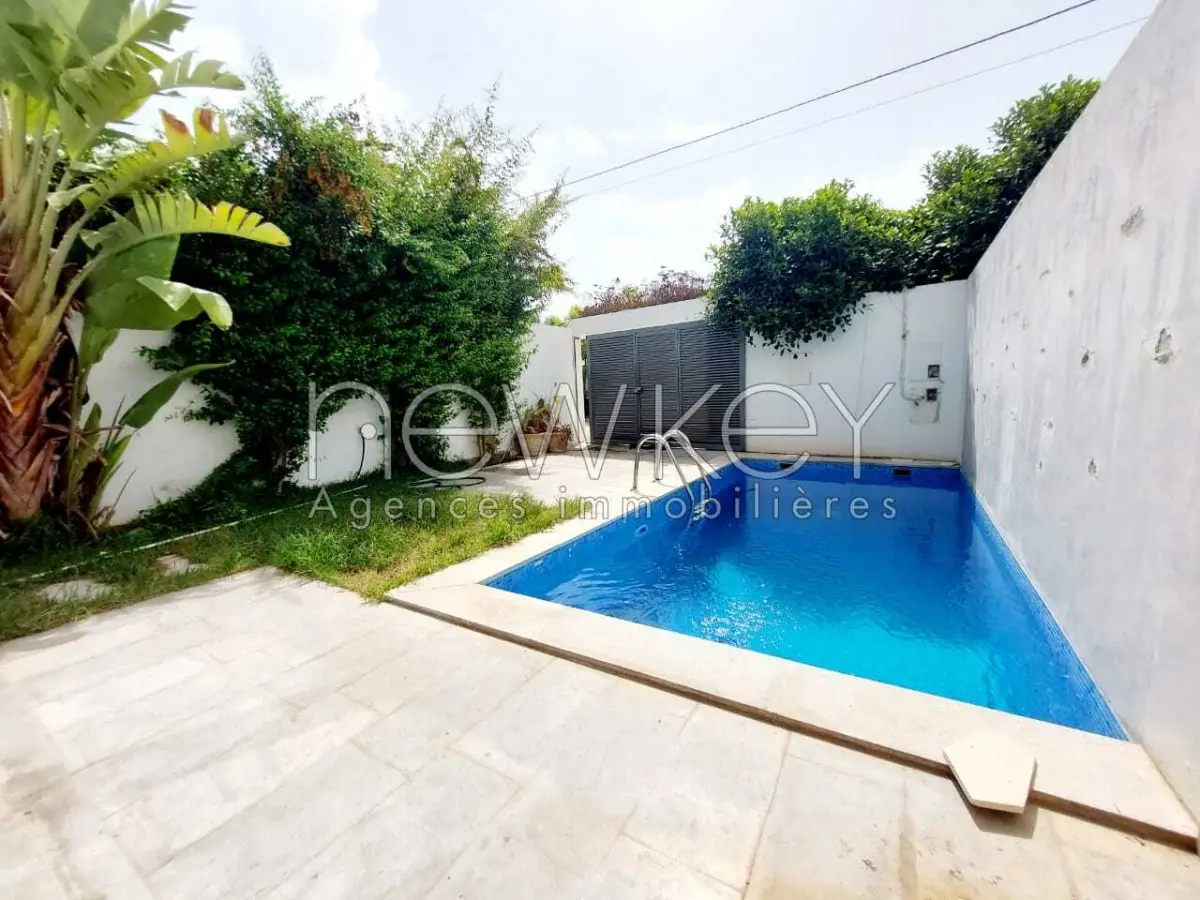 Triplex s+4 avec piscine à Gammarth