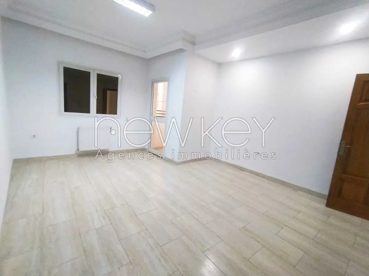 Un Appartement S+2 à louer à La Soukra