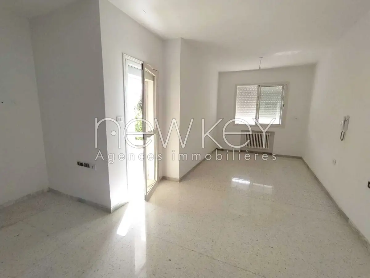 Un étage de villa S+4 à La Soukra