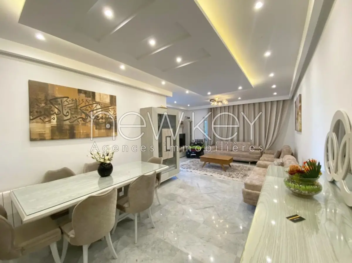 Bel Appartement S+4 à louer à La Soukra