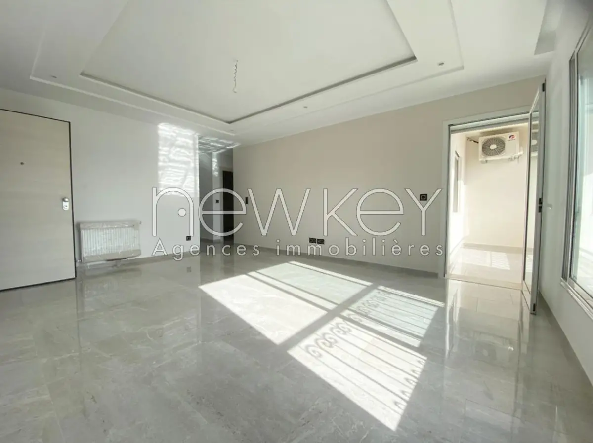 Un Appartement S+2 Neuf à Vendre à Chotrana 1