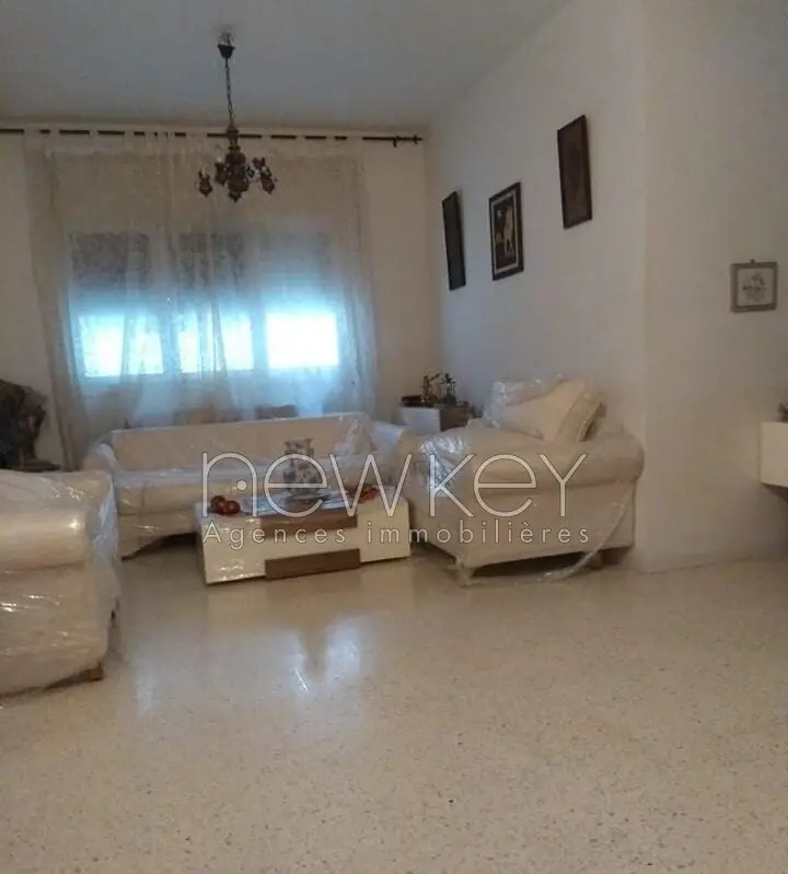 Un Duplex S+3 à vendre au Bhar Lazreg