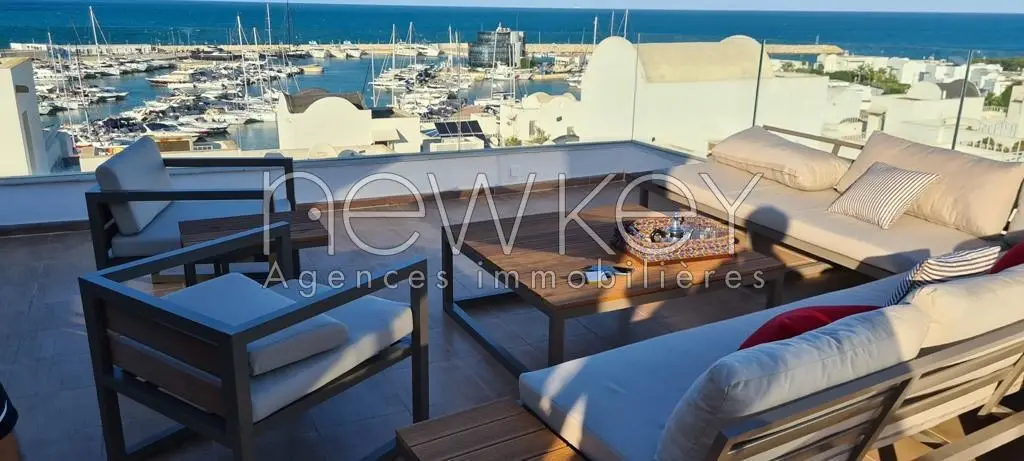 Duplex S+4 à louer à Gammarth en front de mer