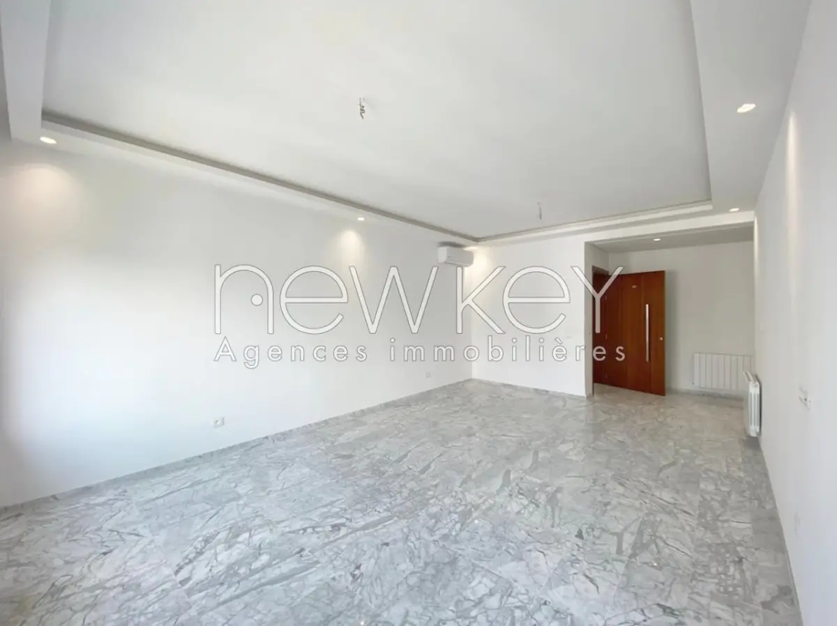 Un Bel Appartement S+3 avec terrasse à louer chotrana 1