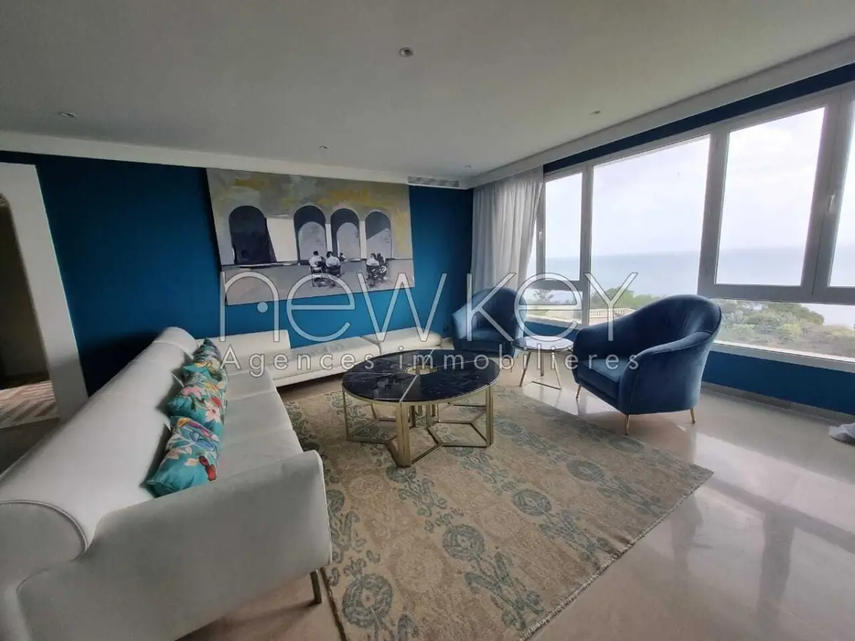 Un splendide triplex S+5 à louer à Gammarth