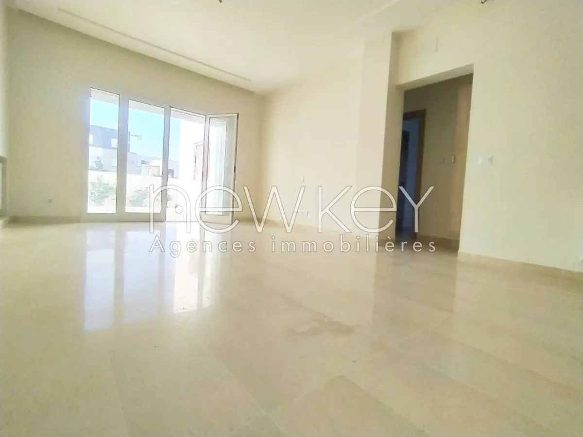 Un Appartement S+2 Neuf avec un grand jardin à La Soukra