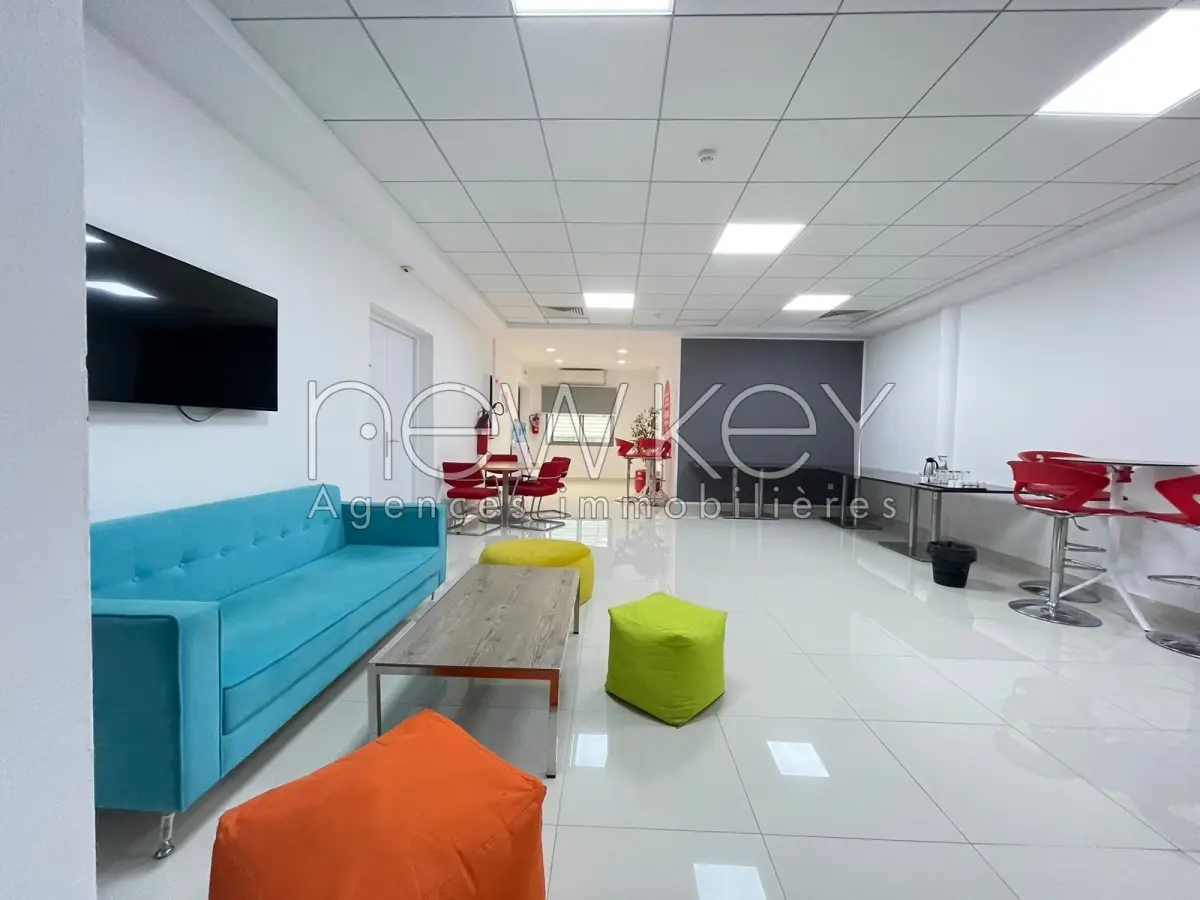 Immeuble de 2800m² à louer à la zone d'activité kheireddine
