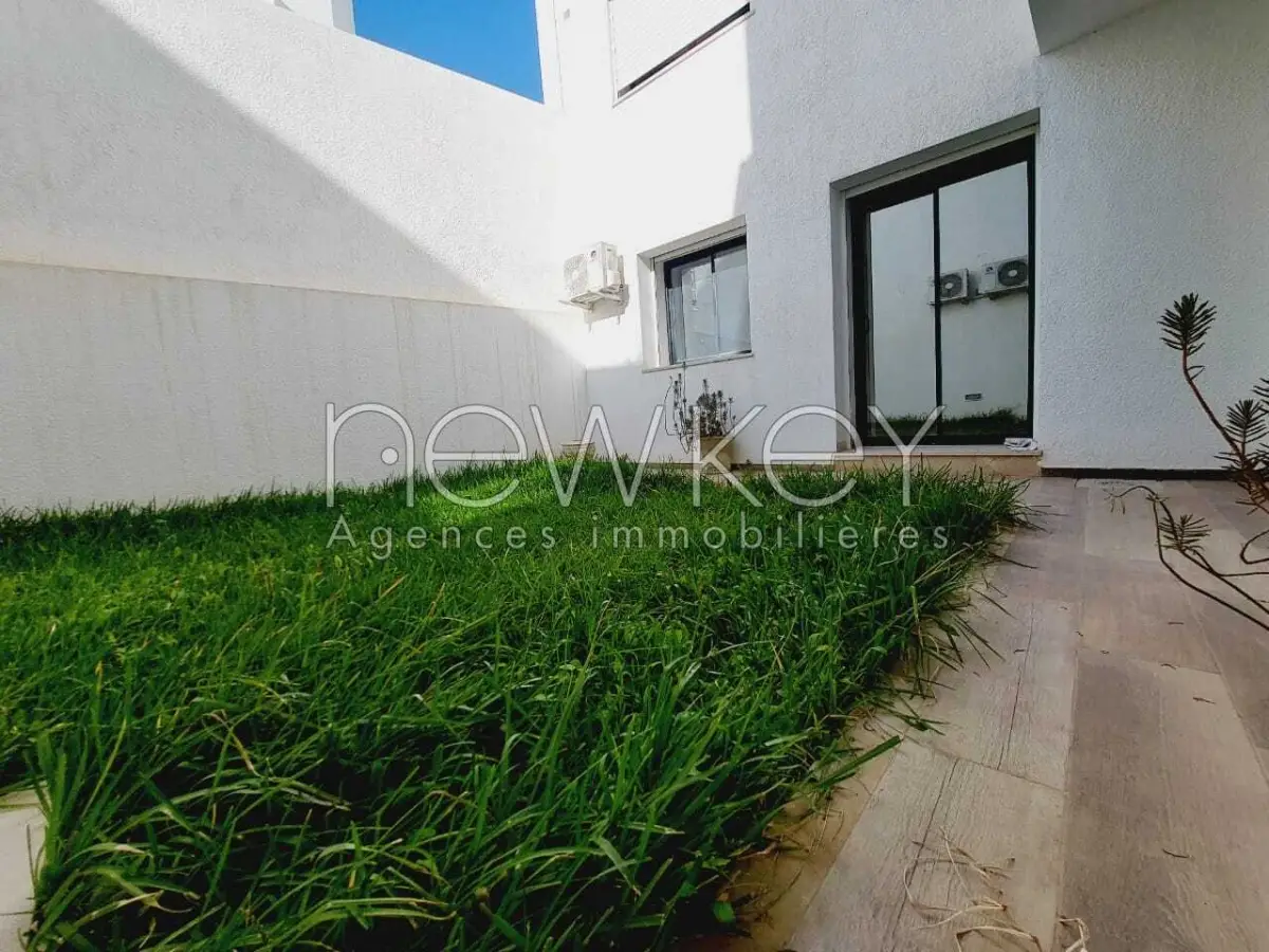 Magnifique rez de jardin S+2 à louer