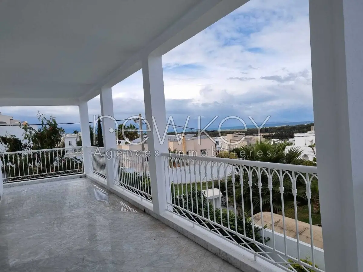 Villa s+4 avec piscine à Gammarth