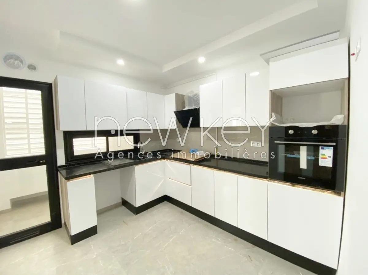 Un Bel Appartement S+3 à vendre à La Soukra