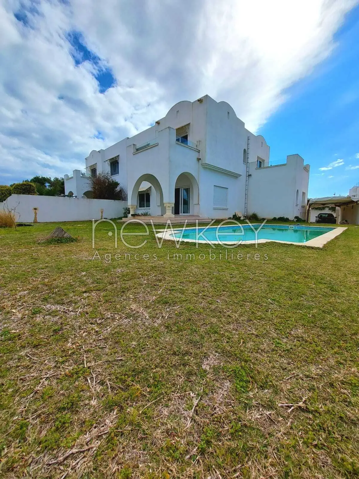 Belle villa s+3 à Gammarth