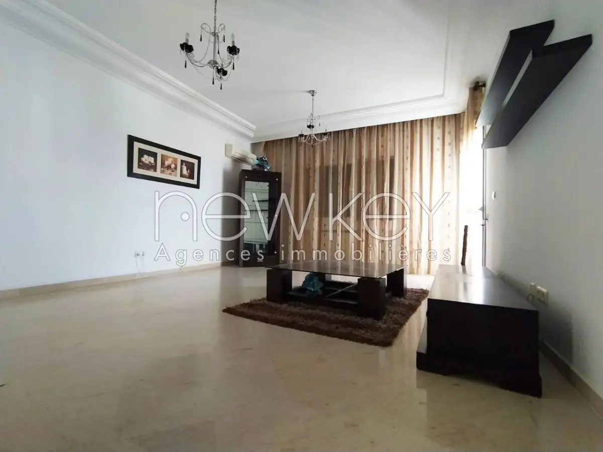 Un Appartement S+3 à vendre à La Soukra