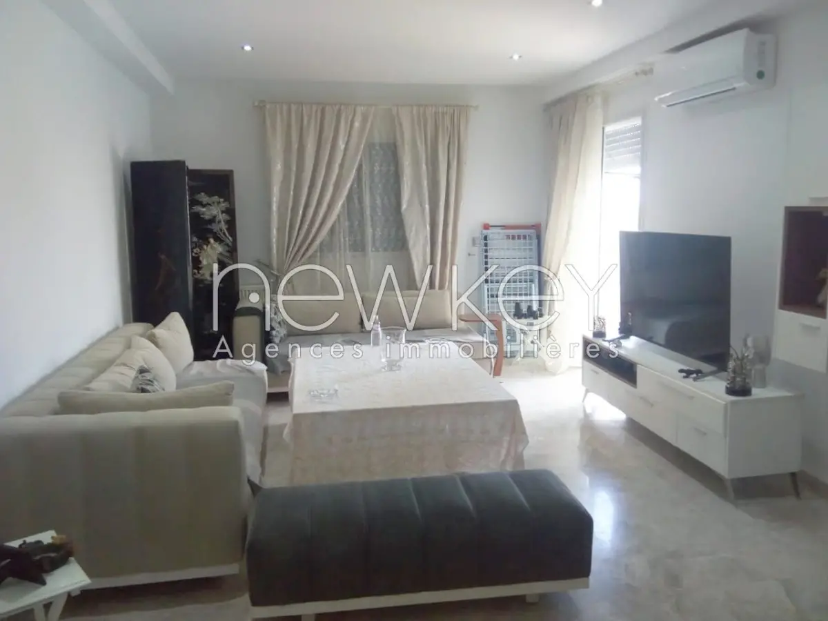 Un Appartement S+3 à vendre à La Soukra