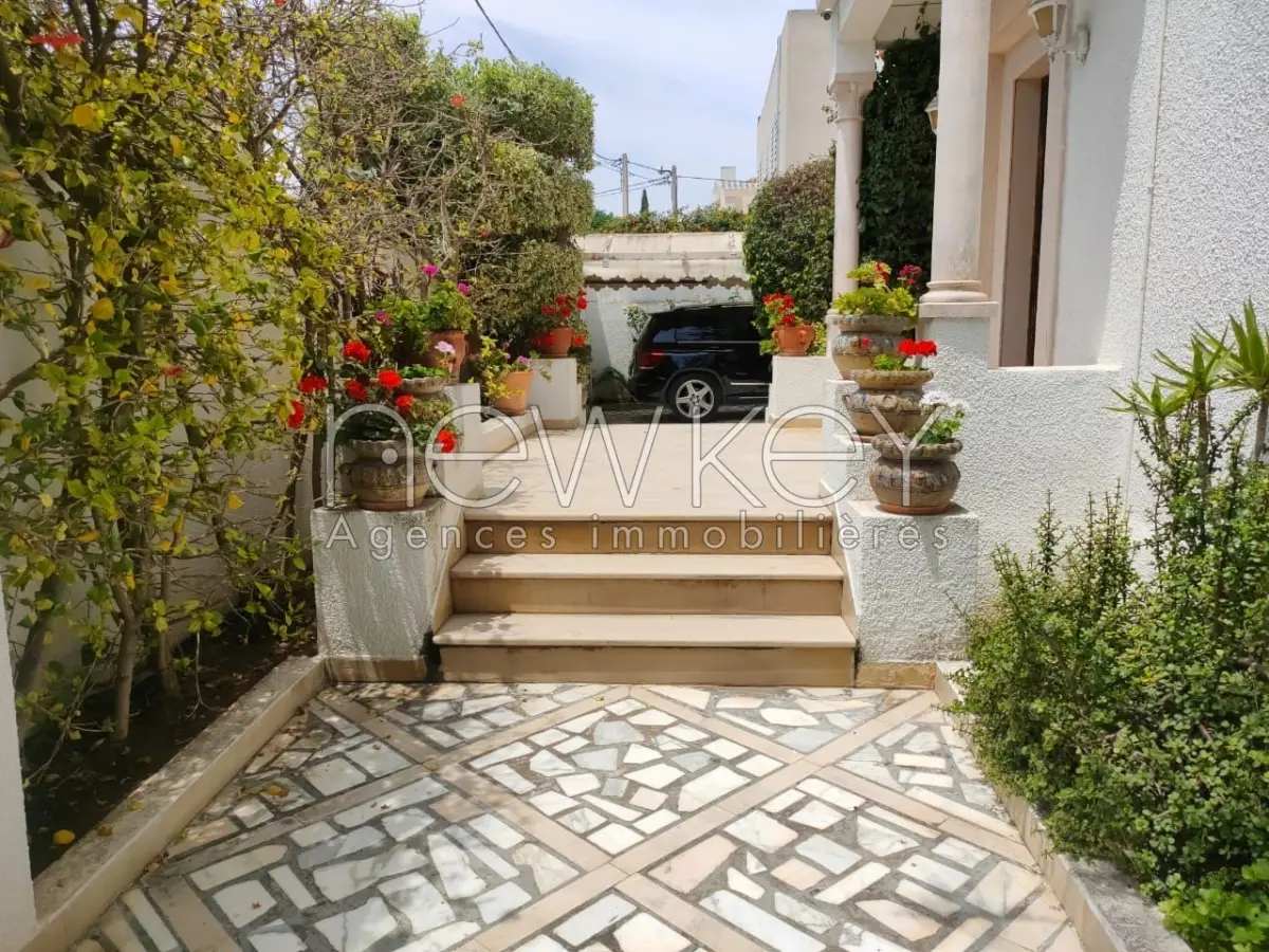 Magnifique villa S+5 à La Marsa