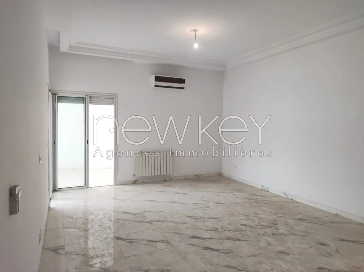Un Appartement S+2 Neuf à La Soukra