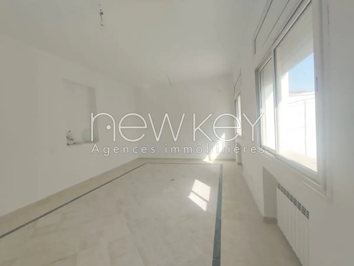 Un Appartement S+4 à louer à La Soukra