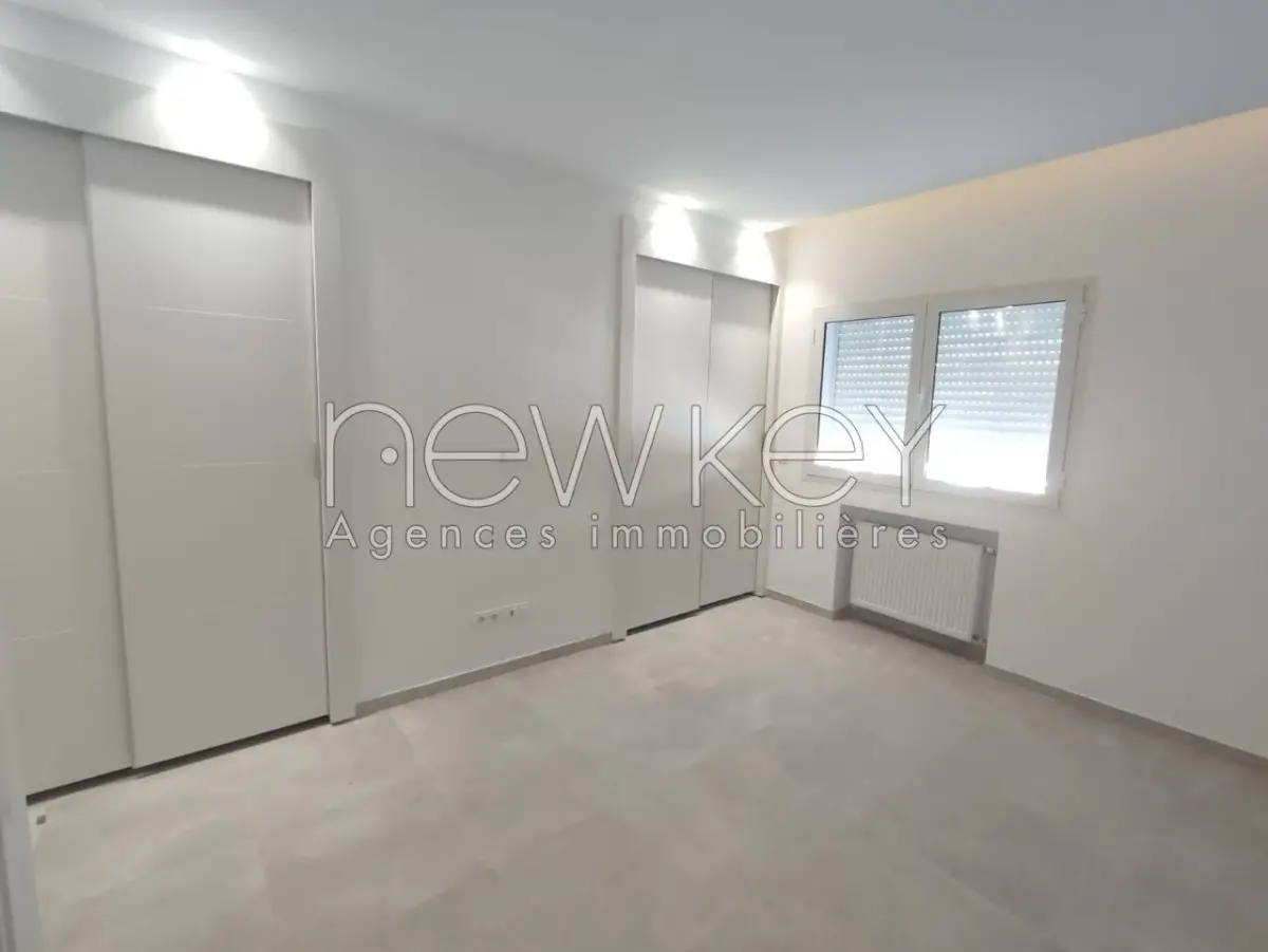 Un Appartement S+3 à louer à La Soukra