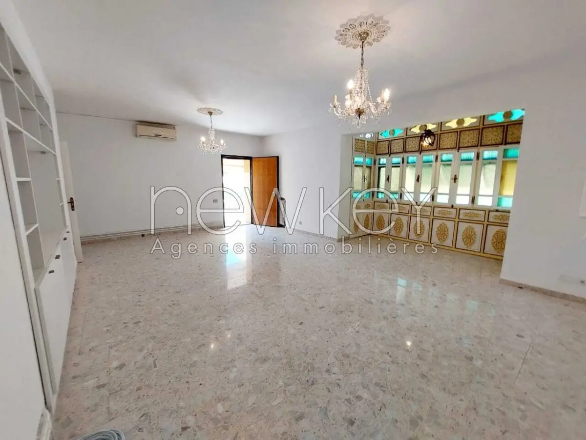 Etage de villa S+4 à Gammarth