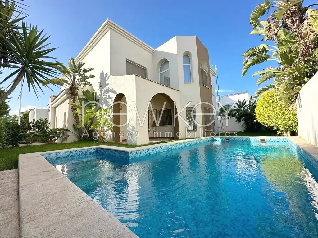 Villa avec piscine et jardin à louer au lac 2