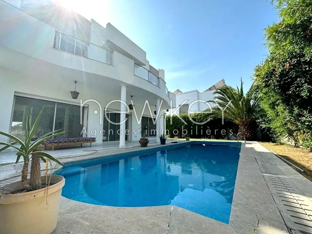 Villa S4 avec piscine et jardin à louer au Lac 2