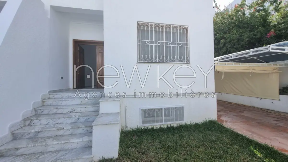 Triplex s 3 avec jardin à Gammarth