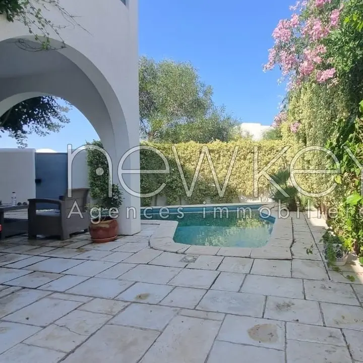 Magnifique Duplex S+3 meublé à Gammarth