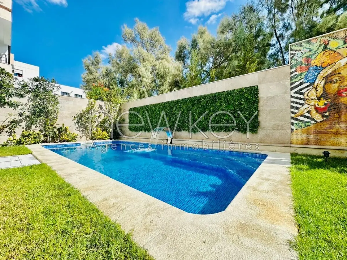 Un Superbe Appartement S+3 avec piscine à La Soukra