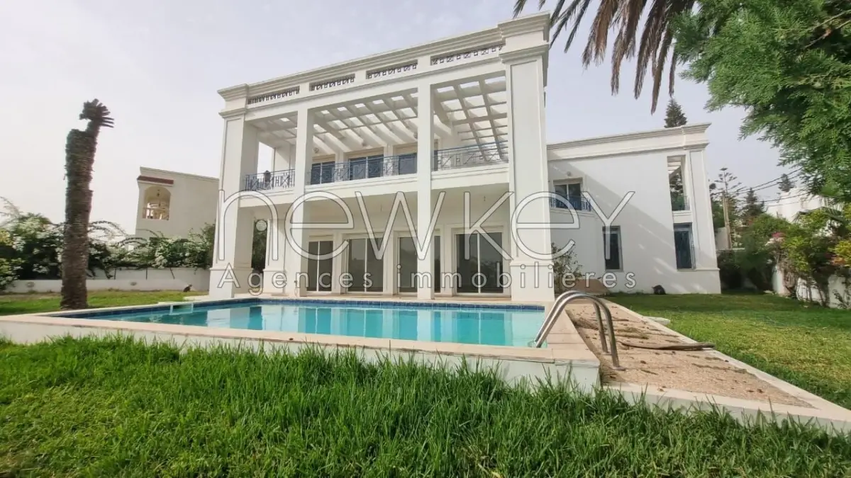 Magnifique villa s+4 à Gammarth