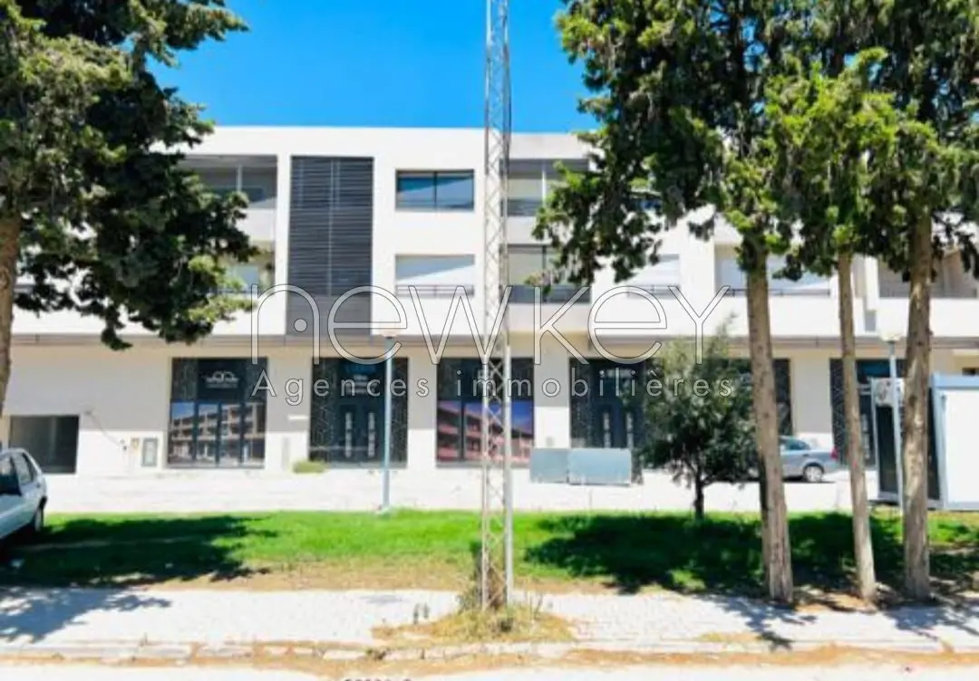 Un Local commercial à louer à La Soukra