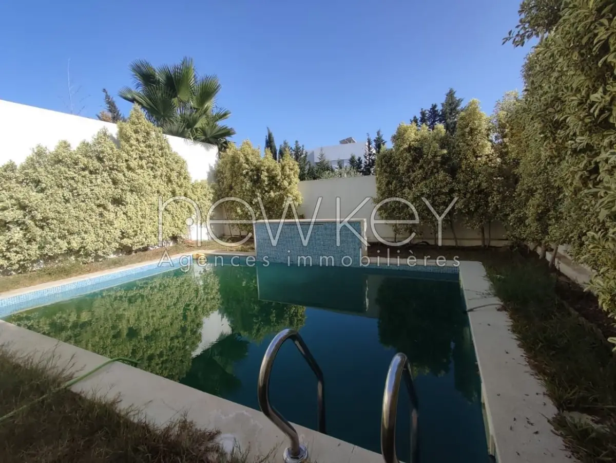Un Duplex S+3 avec piscine à Chotrana 1