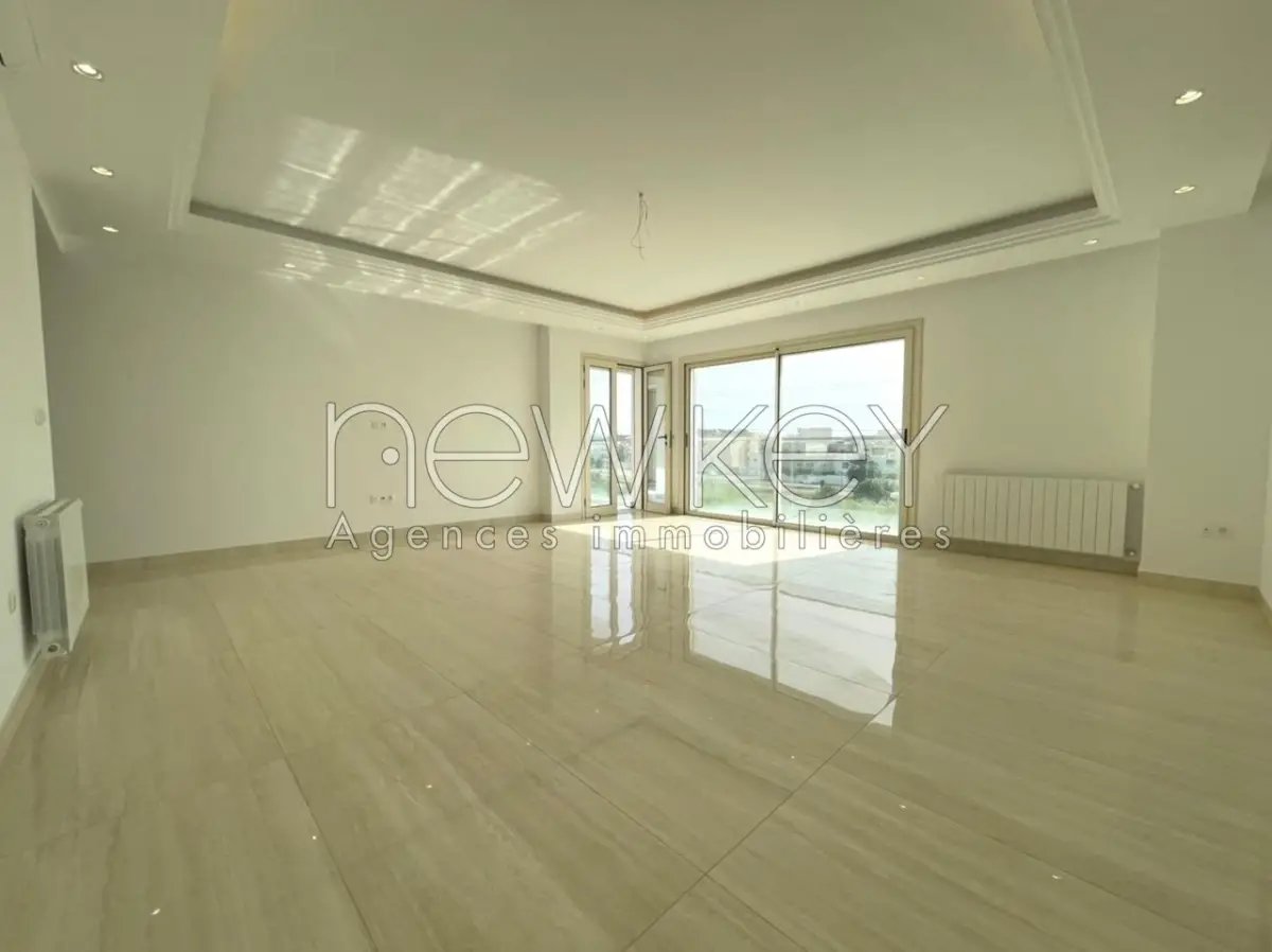 Etage de villa S+4 avec vue dégagée à louer aux Jardins de Carthage