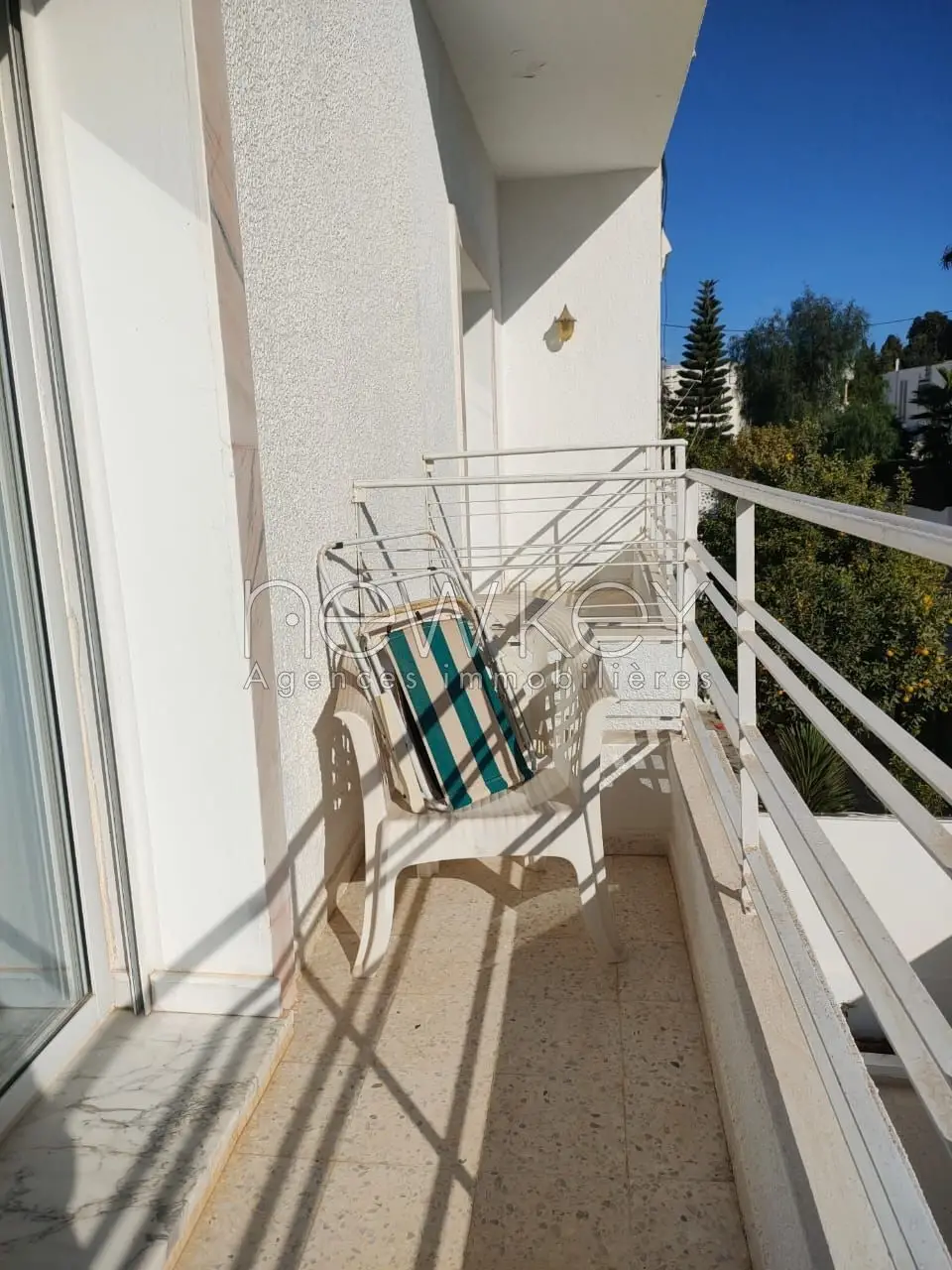 Un étage de villa indépendant vide ou meublé