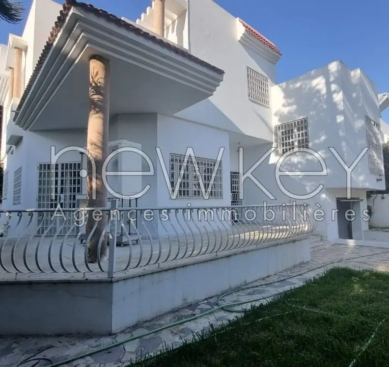 Villa s+5 avec jardin à la Marsa