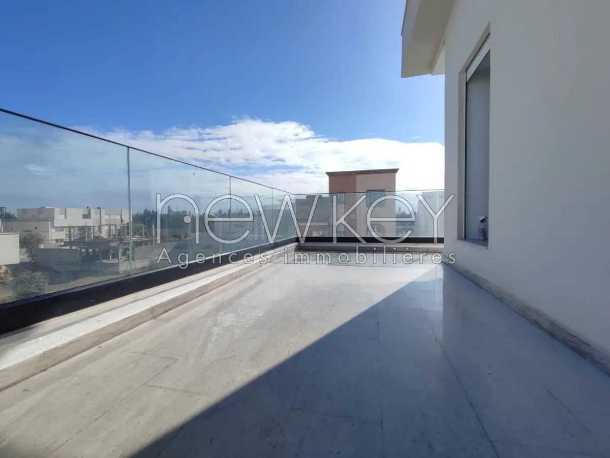 Un Appartement S+2 Neuf à La Soukra