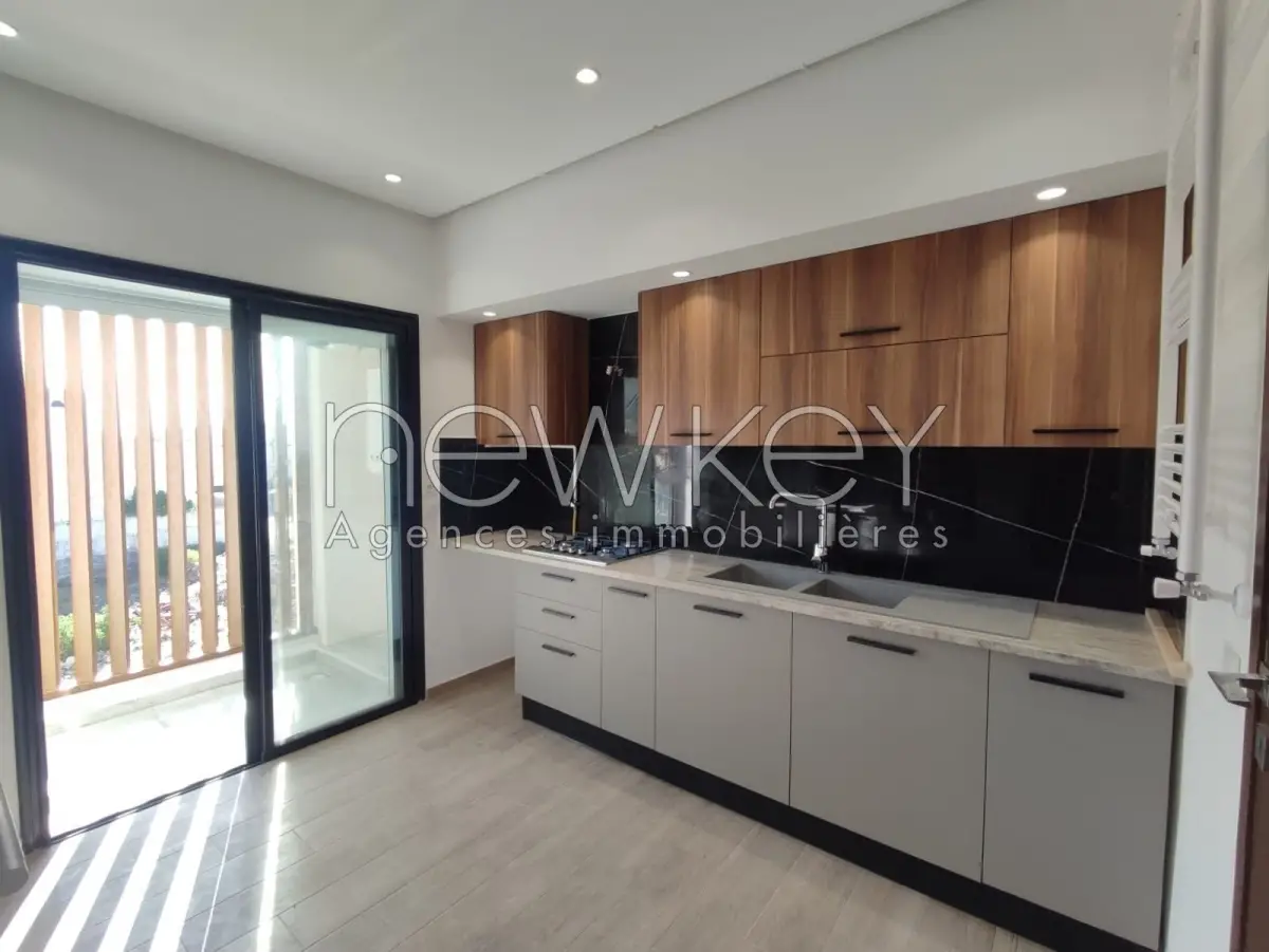 Un Superbe Appartement S+2 à vendre la Soukra