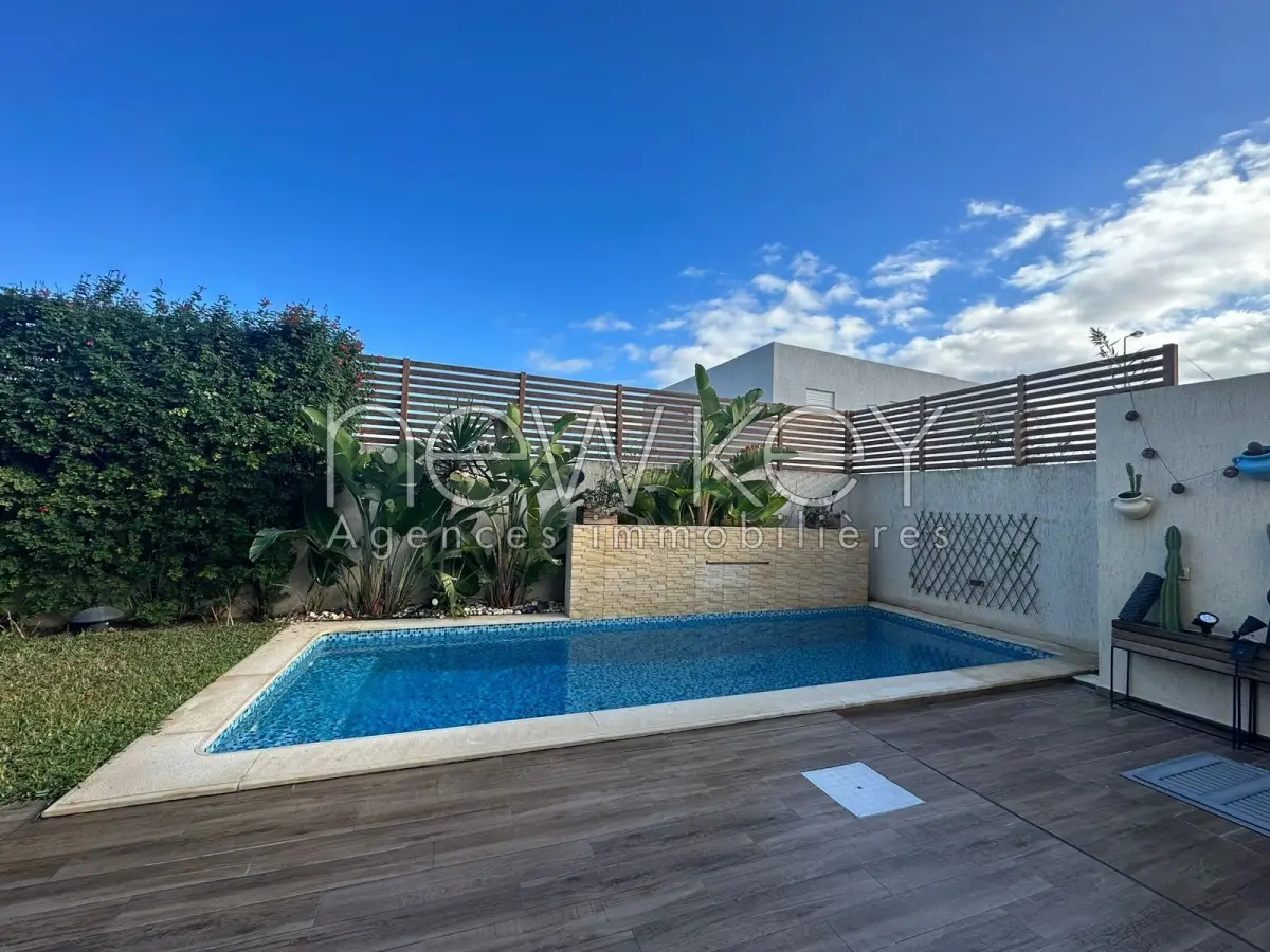 Une Belle Villa avec piscine à louer à La Soukra