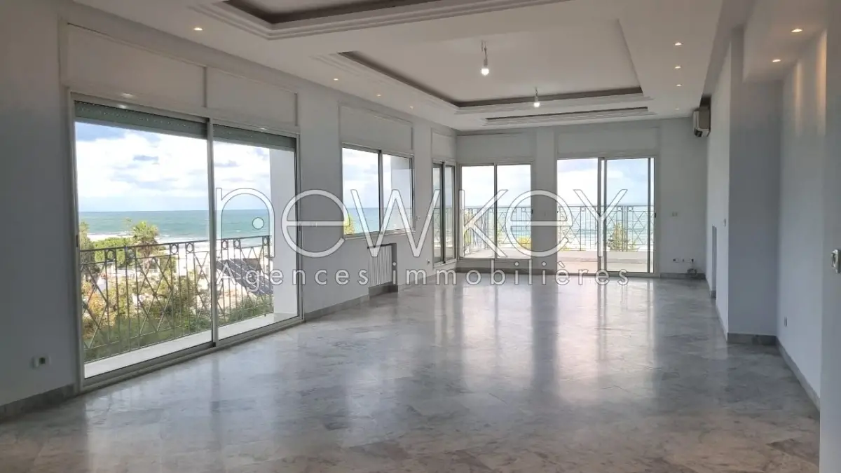 Bel appartement S+3 vue mer à la Marsa