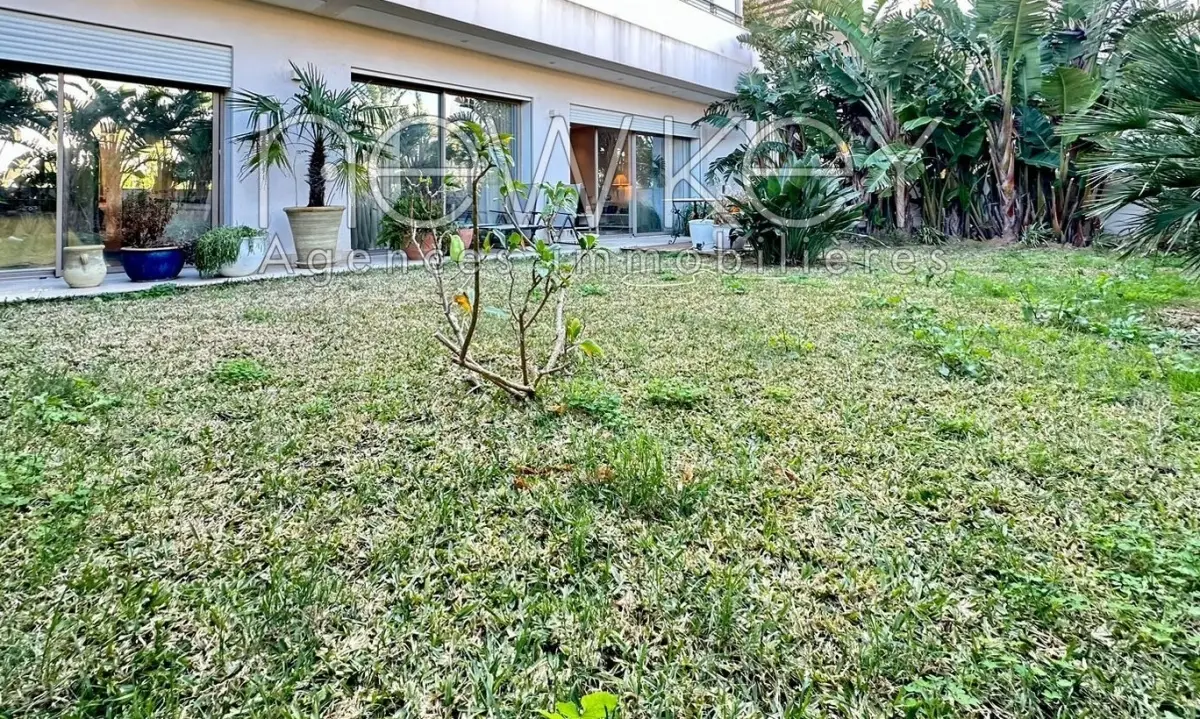 Magnifique appartement s+3 avec jardin à Gammarth