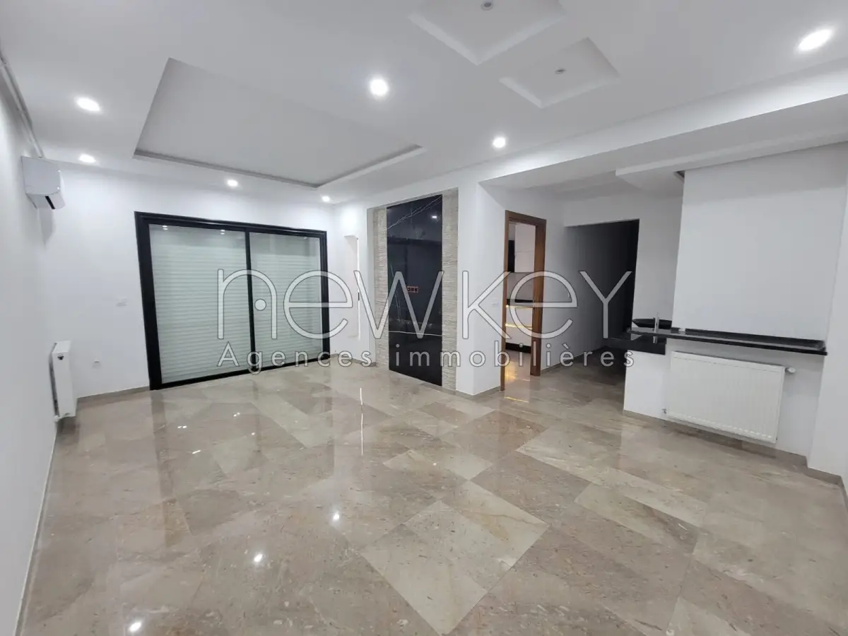 Un Appartement S+3 à louer à La Soukra