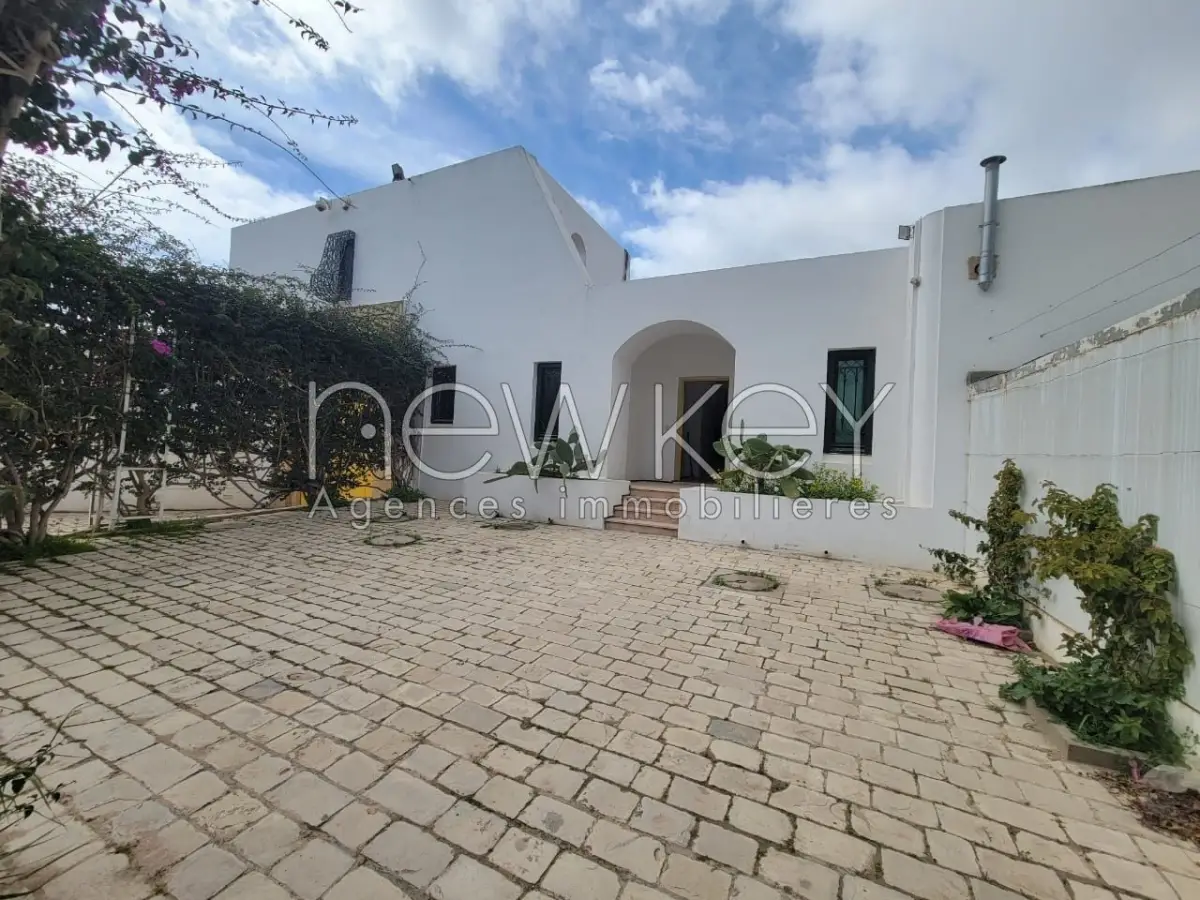 Une Maisonnette S+2 à louer à La Soukra