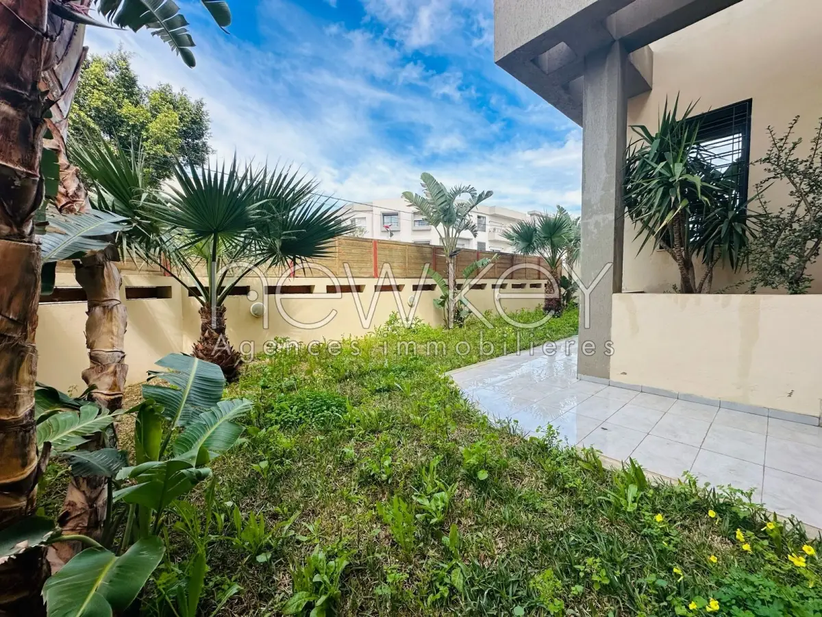 Un Appartement S+4 avec jardin à louer à La Soukra