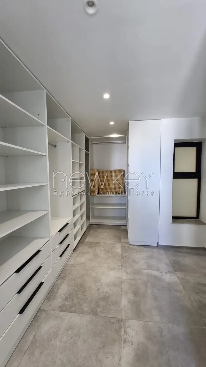 Magnifique triplex s+4 à Gammarth